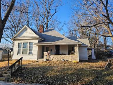 Main picture of 813 E University St