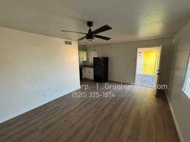 Main picture of 2322 N Elaine Blvd