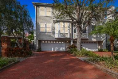 Main picture of 3315 W De Leon St