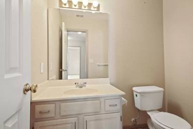Main picture of 206 NE 7th St
