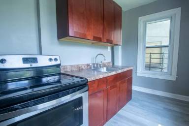 Main picture of 5412 W Jefferson St
