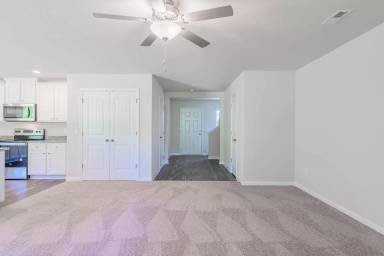Main picture of 2 Hazelburn Ct