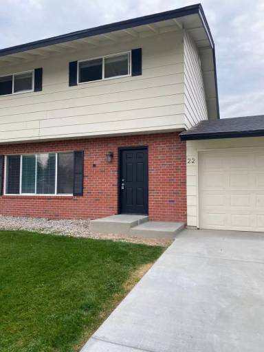 Main picture of 20 Poplar Ave