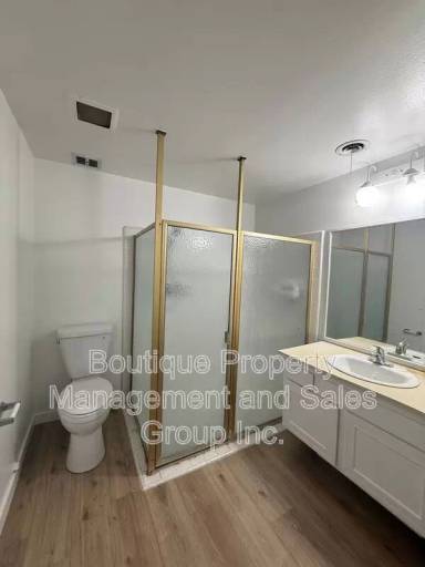 Main picture of 24621 Overlake Dr