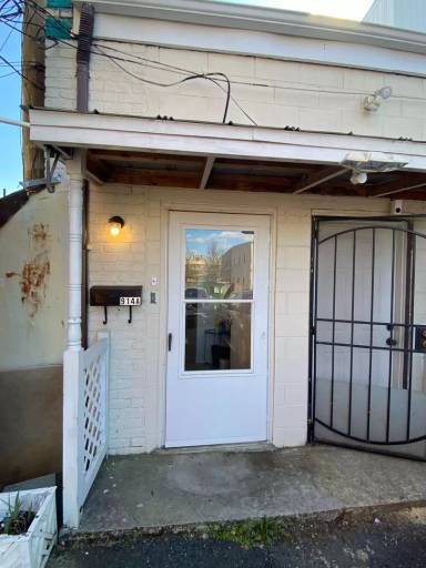 Main picture of 914 W Broad St