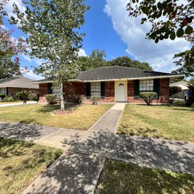 Main picture of 2237 Cully Dr