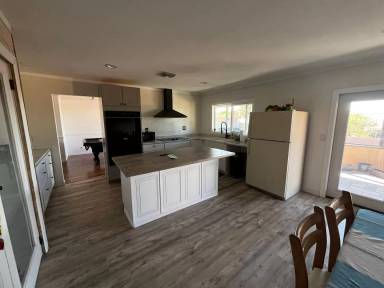 Main picture of 395 Corvair Dr