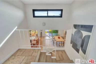 Main picture of 4564 W 132nd St