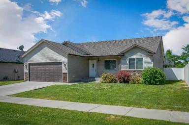 Main picture of 1533 N Moonstone St
