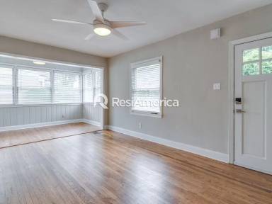 Main picture of 20 N Larchmont Dr