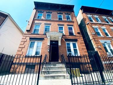 Main picture of 41 Grant Ave