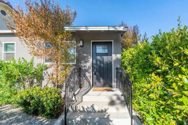 Main picture of 10847 Jefferson Blvd