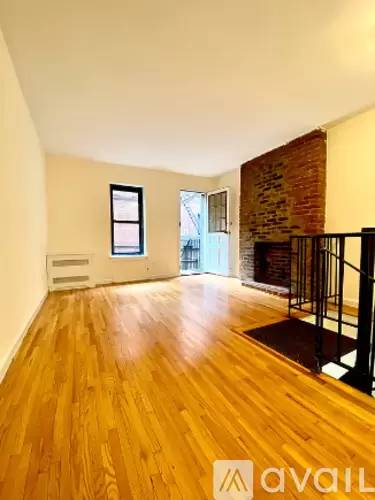Main picture of E 81st St
