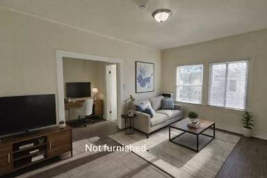 Main picture of 815 S Lake St