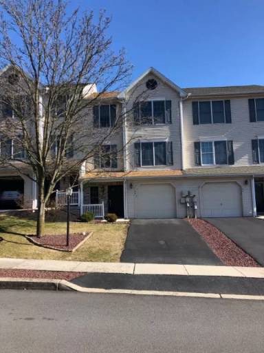 Main picture of 104 Keefer Way