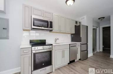 Main picture of 7710 N Sheridan Rd