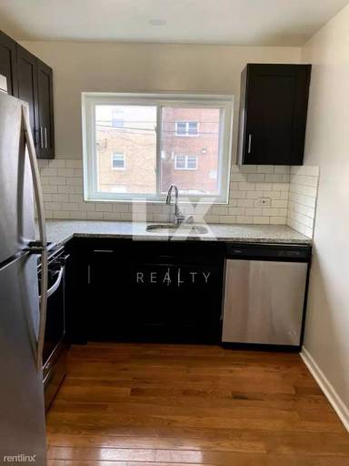 Main picture of 7545 N Bell Ave