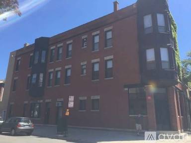 Main picture of 1801 N Bissell St