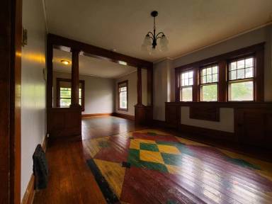 Main picture of 712 Van Buren St