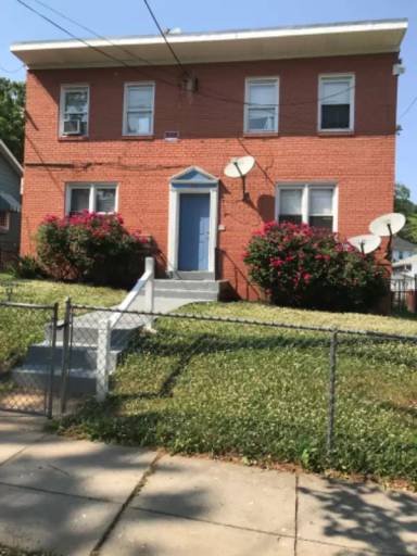 Main picture of 4244 Brooks St NE