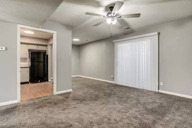 Main picture of Glenoaks Apartments