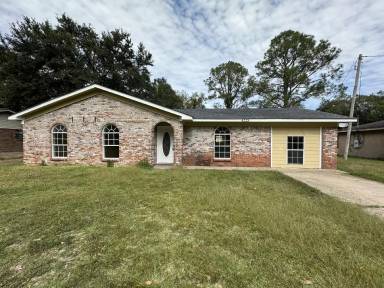 Main picture of 4225 Wisteria Dr