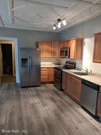 Main picture of 33 W Main St