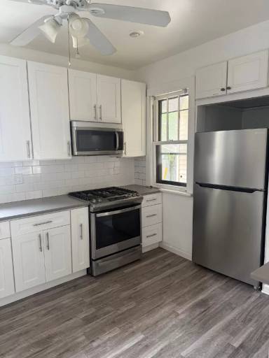 Main picture of 2439 W Byron St