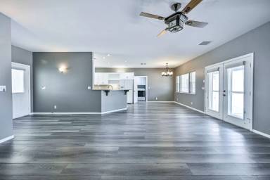 Main picture of 317 W Shamrock Ave
