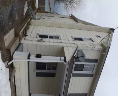 Main picture of 8 Maple St