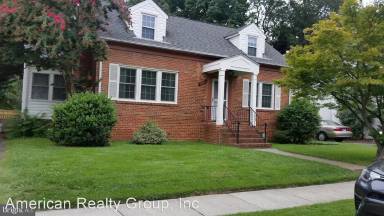 Main picture of 2124 N Troy St
