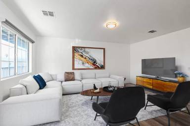 Main picture of 920 Everett St