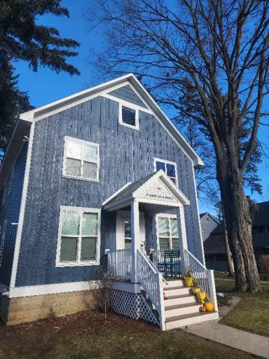 Main picture of 620 W Ninth St