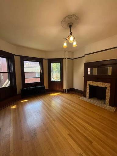 Main picture of 409 Grand St