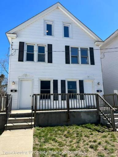 Main picture of 139 S 2nd St