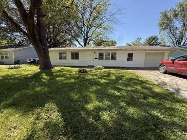 Main picture of 13 W Adams Dr