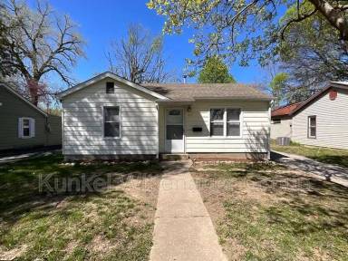 Main picture of 837 Whittier St