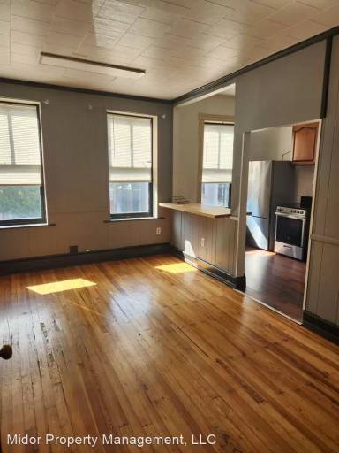 Main picture of 139 E Market St