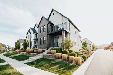 Main picture of 2442 N Gotland Way