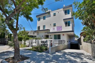 Main picture of 3431 S Catalina St