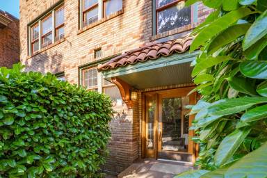 Main picture of Leonard Apartments