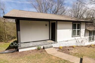 Main picture of 903 Forest Dale Ln