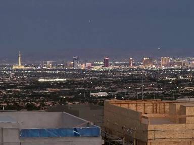Main picture of 2092 Towering Peak St