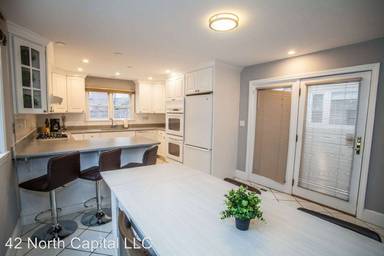Main picture of 14 Crescent St