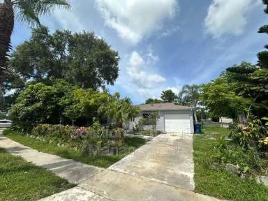 Main picture of 1300 Ethel Cir NE