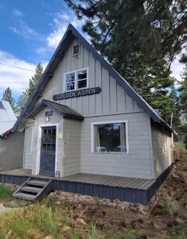 Main picture of 1701 Old Mammoth Rd