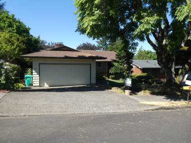 Main picture of 765 NW Mawrcrest Dr