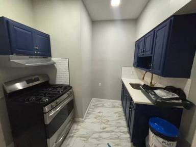 Main picture of 121 Wade St