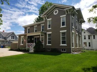 Main picture of 109 E School St