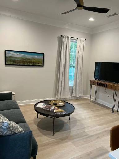 Main picture of 702 Tattnall St